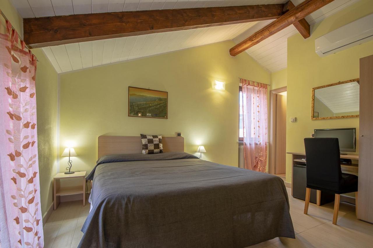 La Valle B&B Asti Bagian luar foto