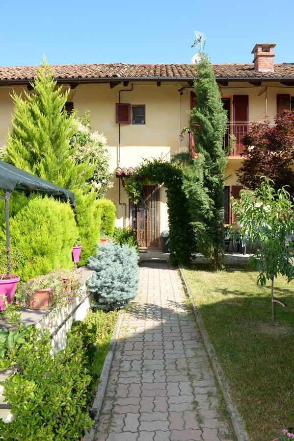 La Valle B&B Asti Bagian luar foto